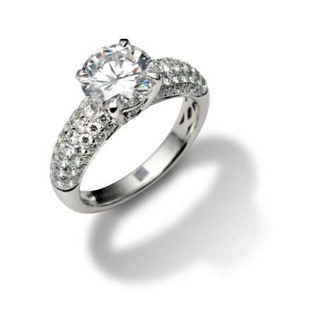 Pave Ring set with solitair Round Brilliant Diamond